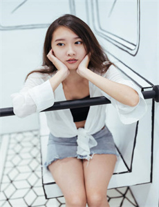 阳光下的女孩